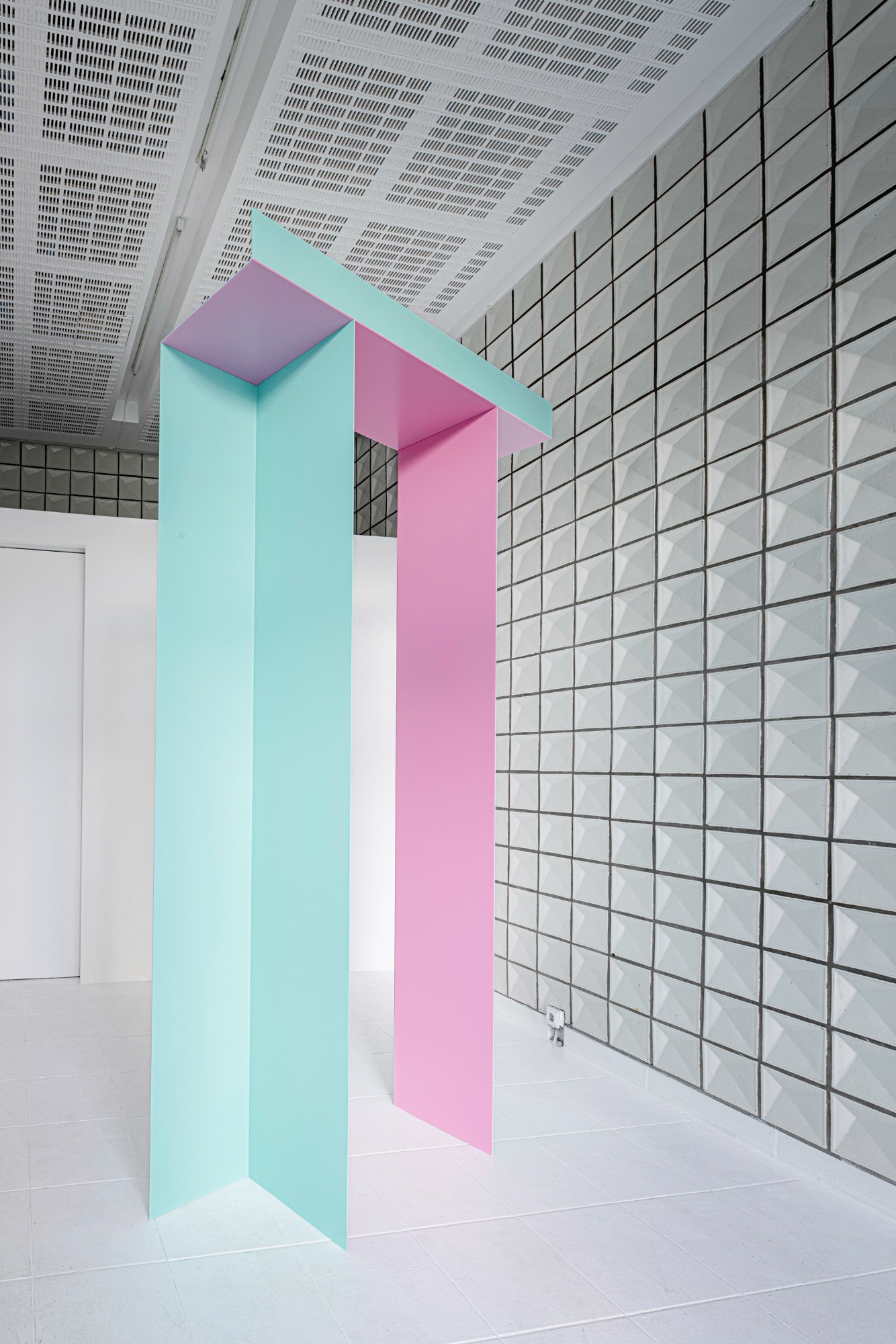 Madeleine Boschan | the striding, however, Leipziger Straße 61, Berlin, 2024, Photo: Stephan Klonk